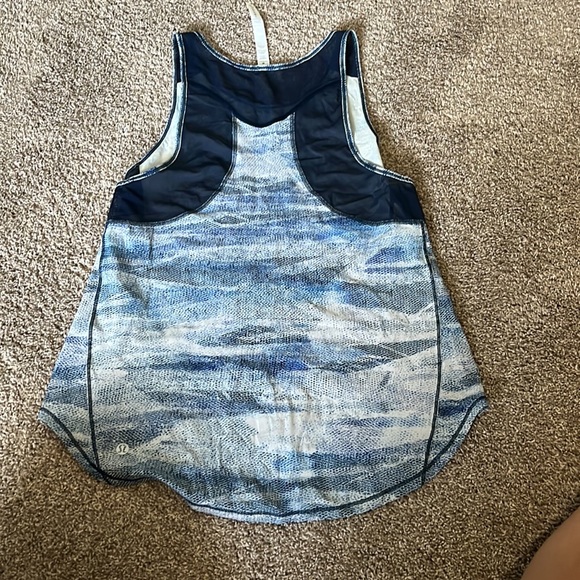 Lululemon Tank Top. Blue. Size 6 - Picture 3 of 4